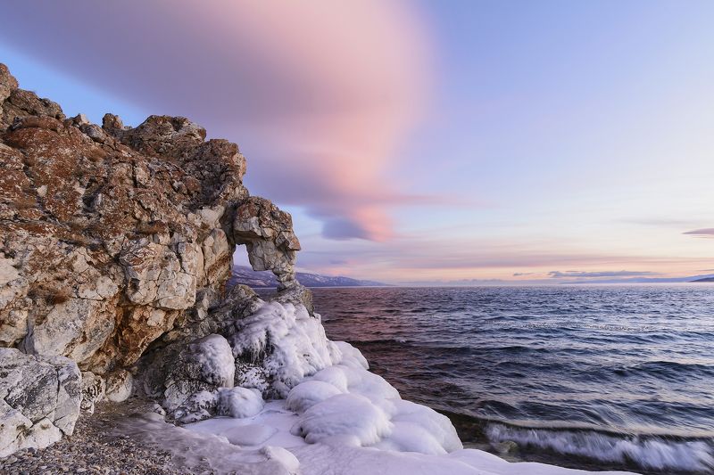 Байкал, рассвет, вода, лед, скалы Розовый рассветphoto preview