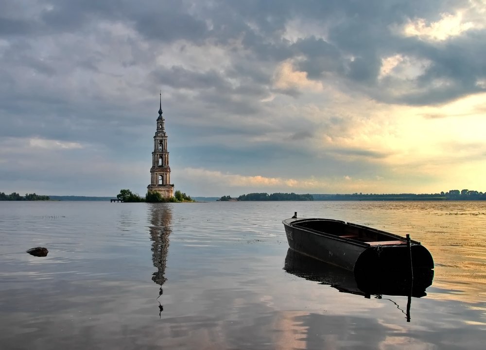 Затопленная церковь в калязине фото под водой