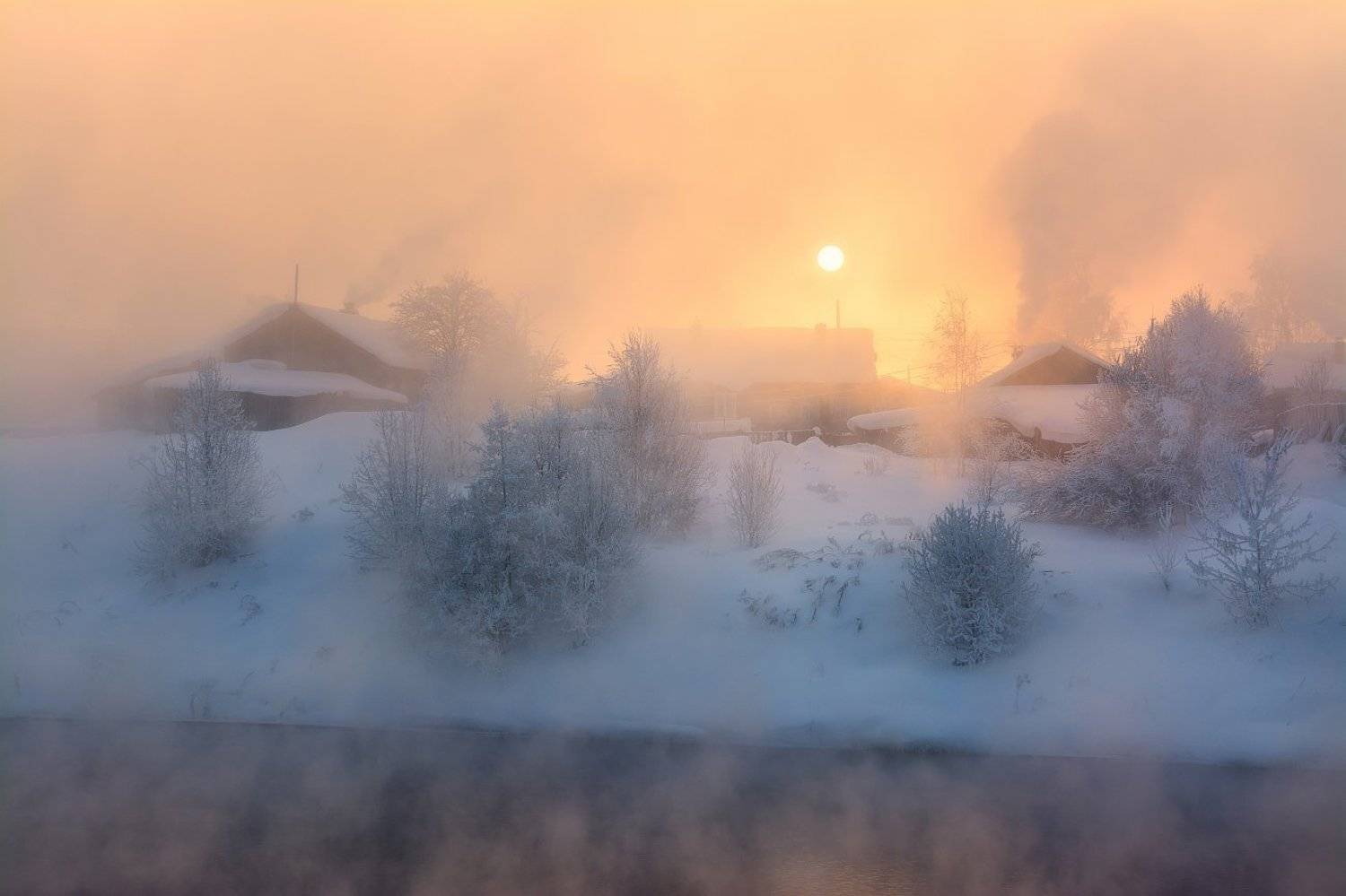 Сильный утренний мороз. Ледяной туман. Морозный туман. Морозное утро в деревне. Туман зимой.