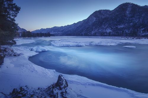 Зимний сон реки Катунь. Алтай