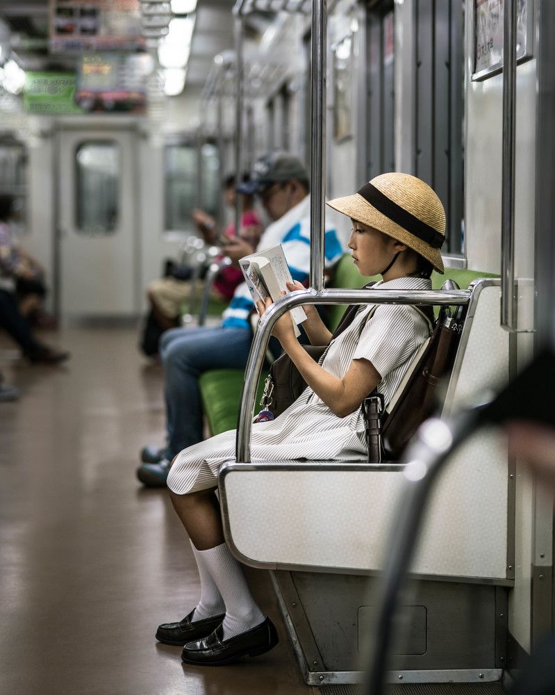 Tokyo subway. Человек в городской среде фото. Репортажные снимки. Репортажное фото.