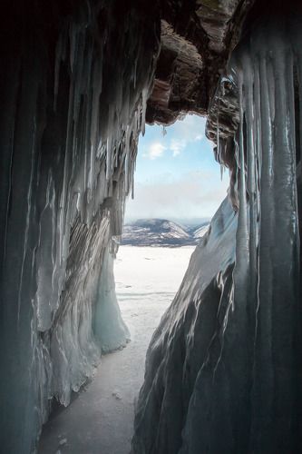 Ледяная пещера. Байкал.