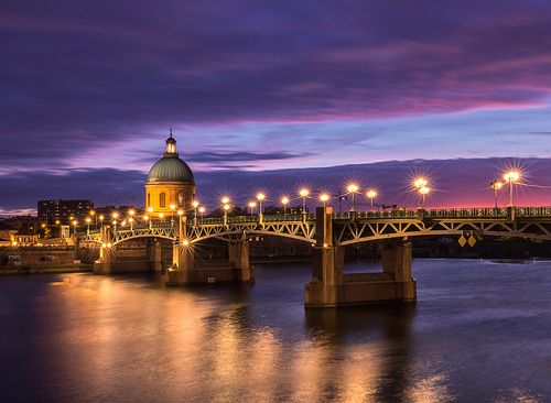 Saint Pierre bridge at sunset. Toulouse