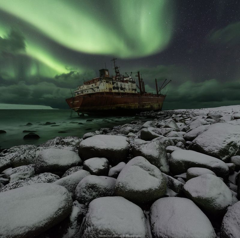 aurora borealis, aurora, полярные сияния, северное сияние, заполярье, побережье, кораблекрушение, север, ночь ***photo preview