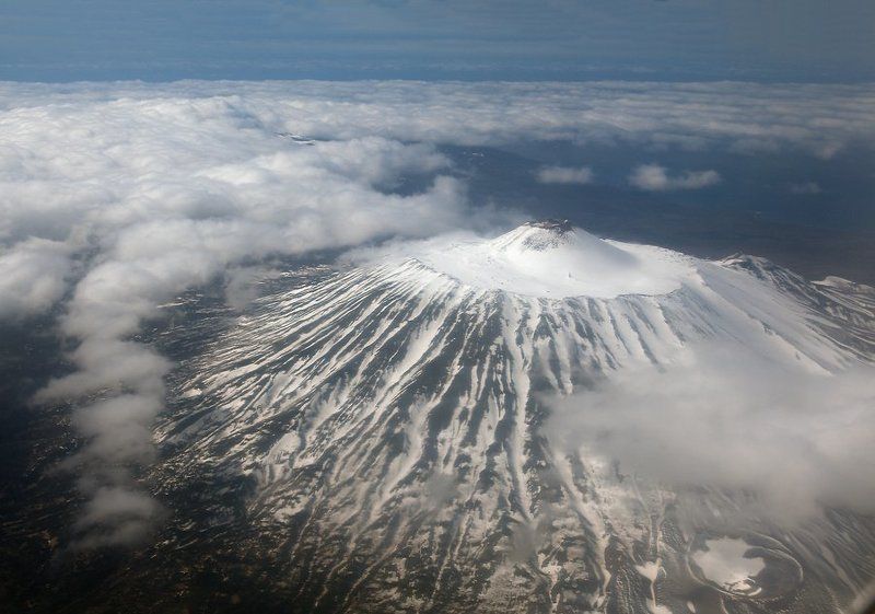 Вулкан Тятя (остров Кунашир)photo preview