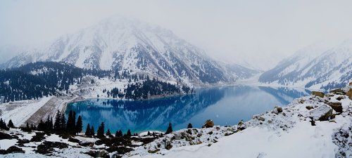 зимняя панорама Большого Алматинского Озера