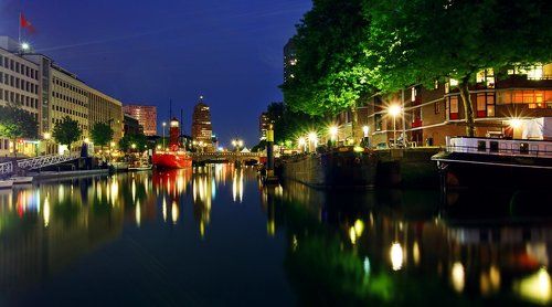 Ночной Роттердам.