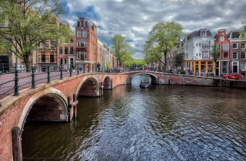 Амстердам. На перекрёстке каналов