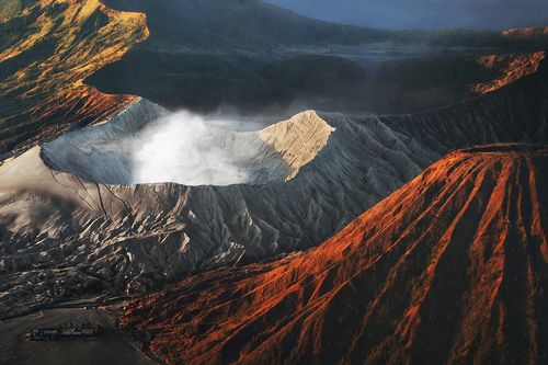 Активный вулкан Бромо, остров Ява, Индонезия