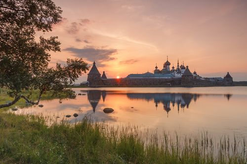 Закат с Соловецким кремлём