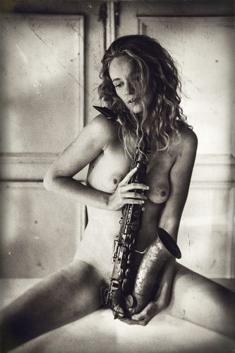 The melody of nude