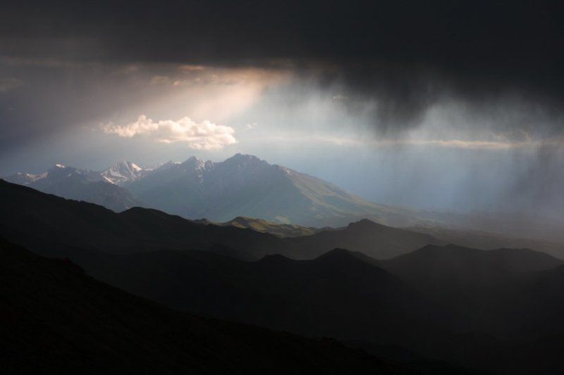 горы, закат, киргизия, тянь-шань природа, путешествия, облака, небо Между небом и землейphoto preview