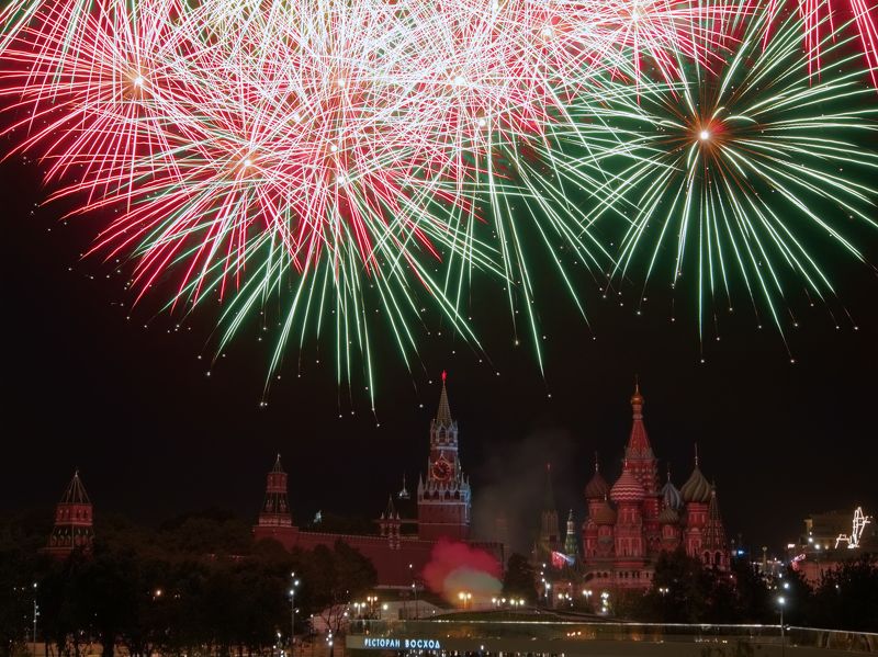 город, Москва, архитектура, пейзаж, вечер, ночь, салют, кремль,красота Салют над Москвой photo preview