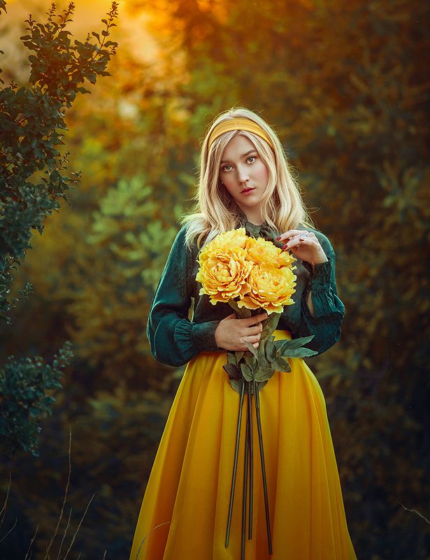 портрет, блондинка, цветы, желтый Дарьяphoto preview