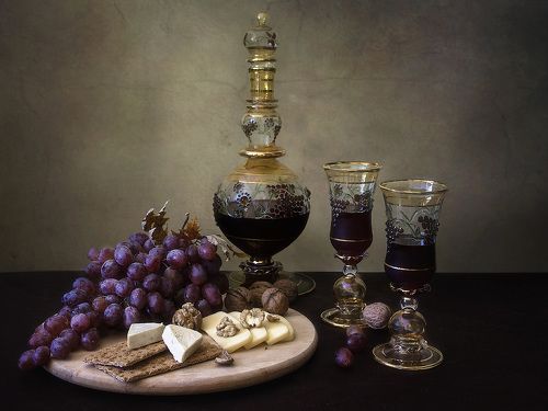 Натюрморт с сыром и красным вином