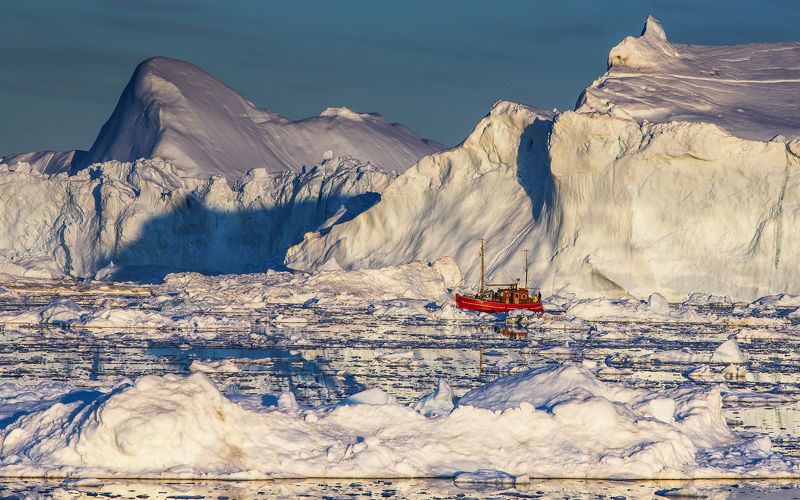айсберг, гренландия, корабль, лед, снег, горы Затерянный во льдахphoto preview