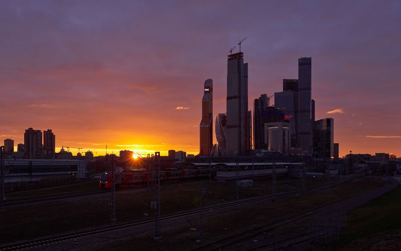 город, Москва, Сити, высотки, небоскребы, рассвет, солнце, деловой, район Рассвет в Москва-Сити.photo preview