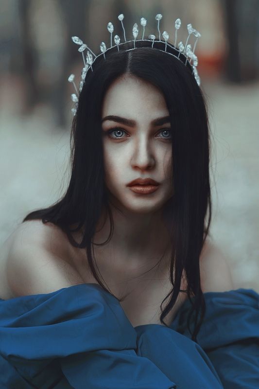 girl, one face, fashion, fairy tale Девушка в хрустальной коронеphoto preview