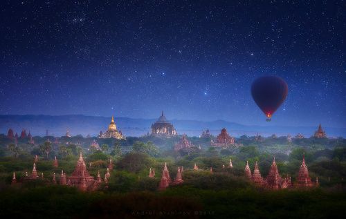 Туманная ночь над Баганом. Бирма