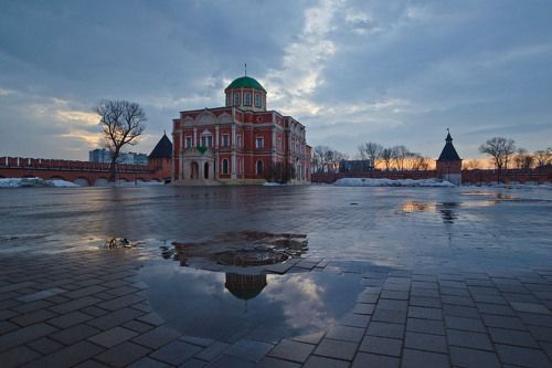 Тульский кремль. Богоявленский собор. Приход утра