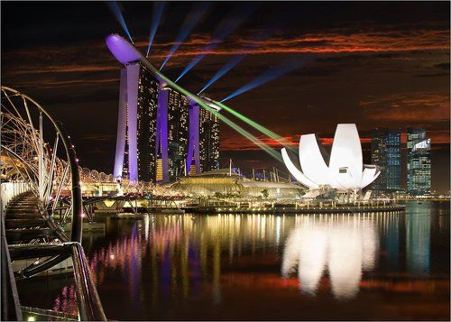 Лазерное шоу на отеле Marina bay sands в Сингапуре