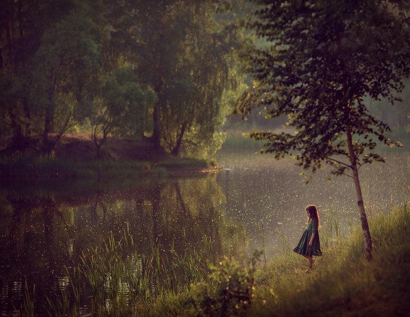 девочка, пруд, озеро, вода, отражение, лес, деревья Июньphoto preview
