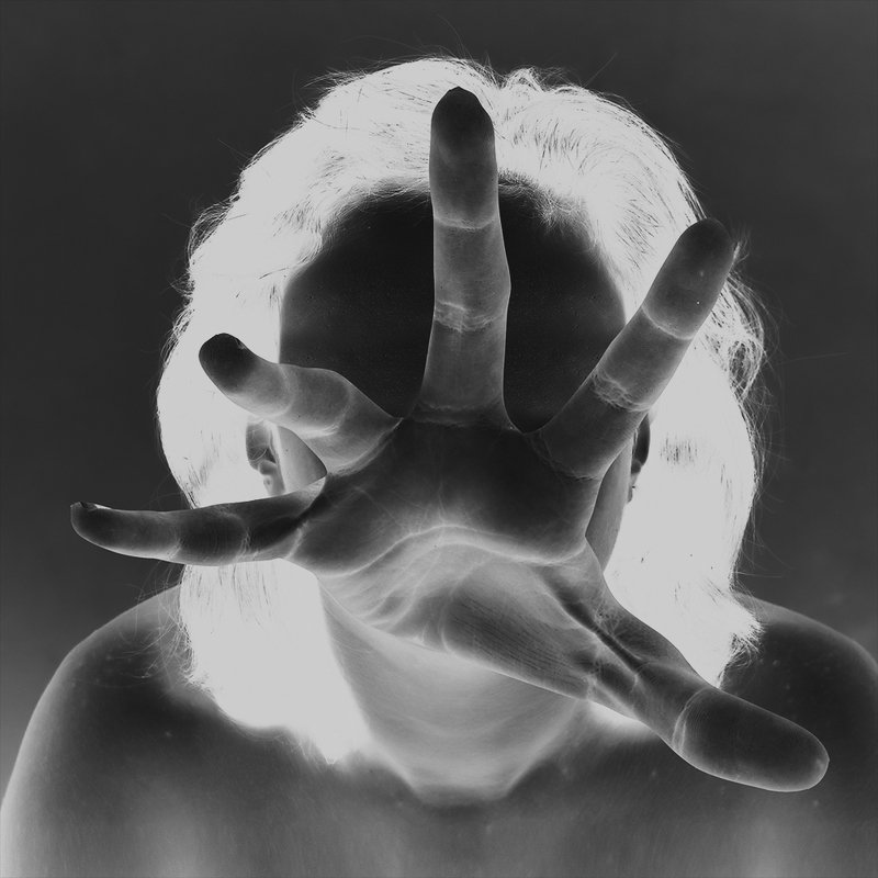 Девушка страх. Теневой человек. Specific phobia. Страх эмоция. Human fears.