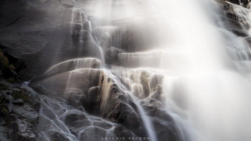 waterfal, nardis, cascate, clouds, long exposure, canon, tripod, water, rocks, nature, beautiful, incredible, grass, sun, rays, drops, silk, silky, manfrotto, reflections, texture, flow Nardis Waterfallphoto preview