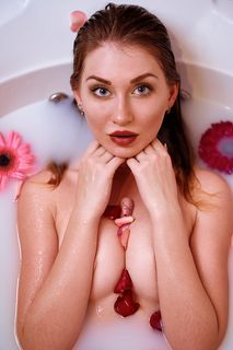 milk bathroom with flowers