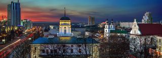 Соборная Площадь города на закате дня