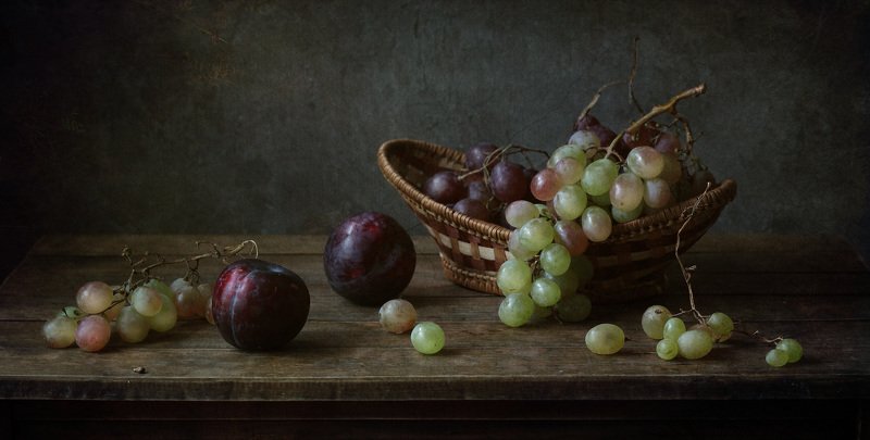 виноград, слива, натюрморт, фрукты, ягоды. виноград и сливыphoto preview