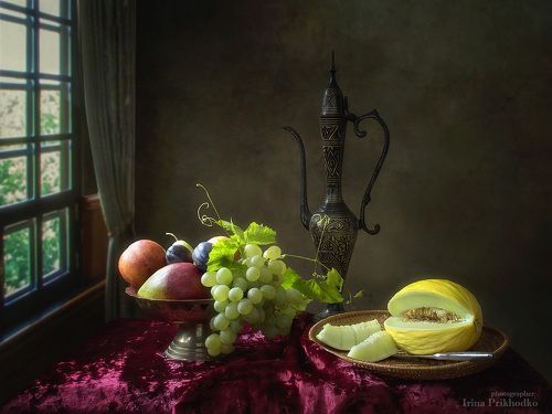 Натюрморт с дыней и фруктами
