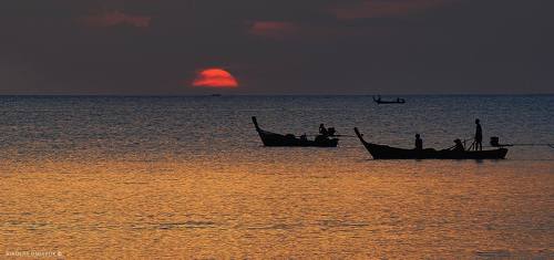рыбаки, солнце и океан.