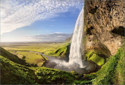 Круговорот воды в природе (водопад Сельялендфосс, Исландия).