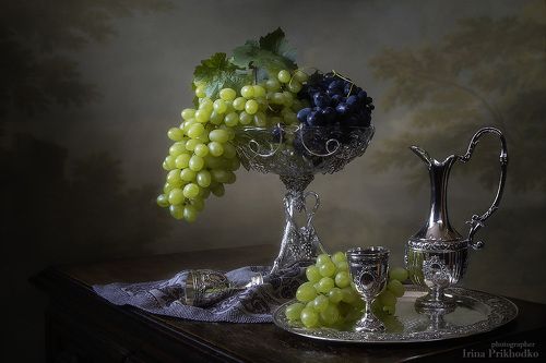 Натюрморт с виноградом и вином