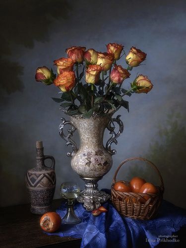 Натюрморт с янтарными розами
