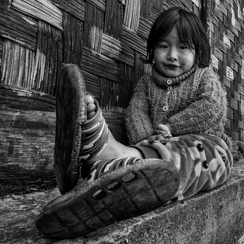 #child #girl #black&white #sitting #smile #perspective #cute Little Childphoto preview