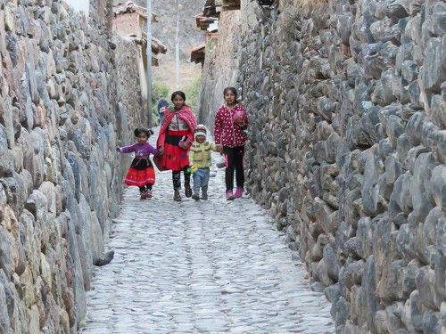 Дети в Oльянтайтамбо. Перу.