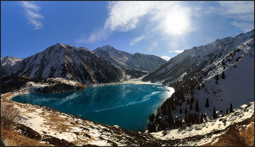 Зимнее горное озеро