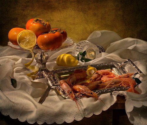 Натюрморт с креветками и фруктами