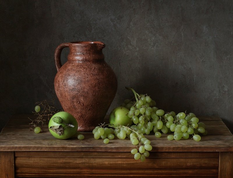 натюрморт, кувшин, виноград, яблоко С виноградомphoto preview