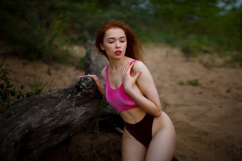 Redhead outdoor belly wet