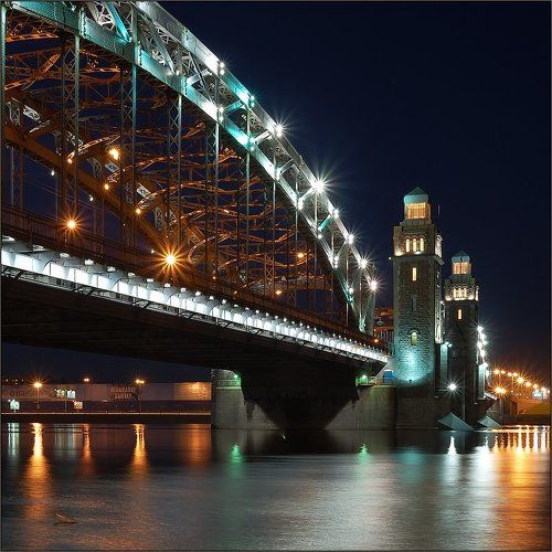 Простая ночная питерская зарисовка про мост Петра Великого
