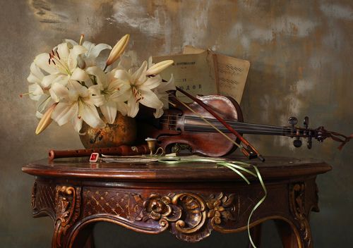 Натюрморт со скрипкой и лилиями
