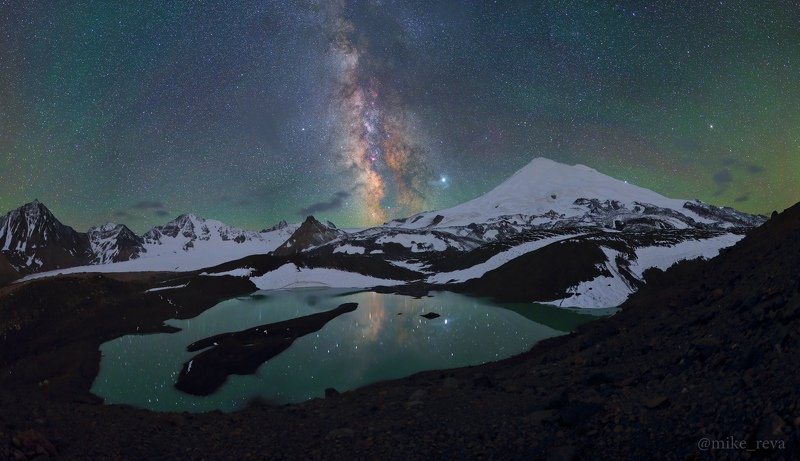 ночь эльбрус ночной пейзаж астрофотография звезды созвездия Спящий великан Эльбрусphoto preview